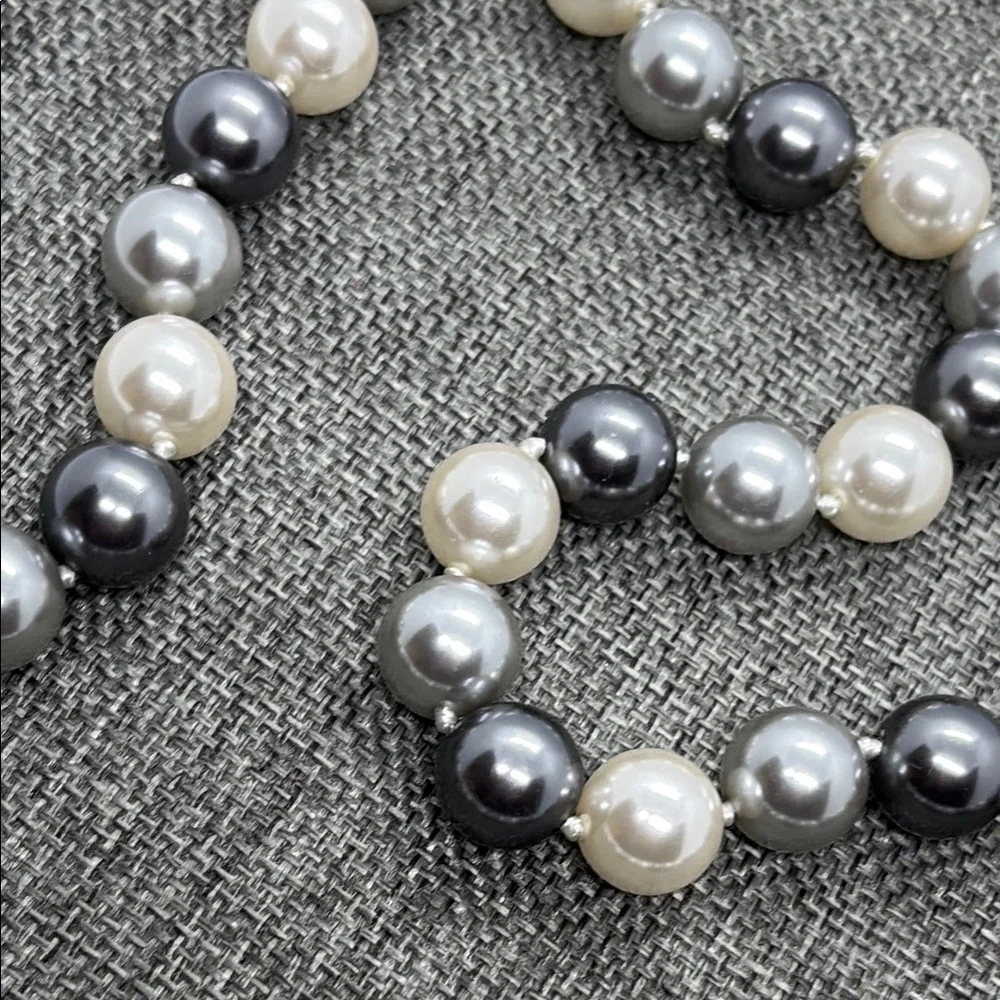RMN Sophisticated Silver and White Faux Pearl Necklace - Picture 4 of 6